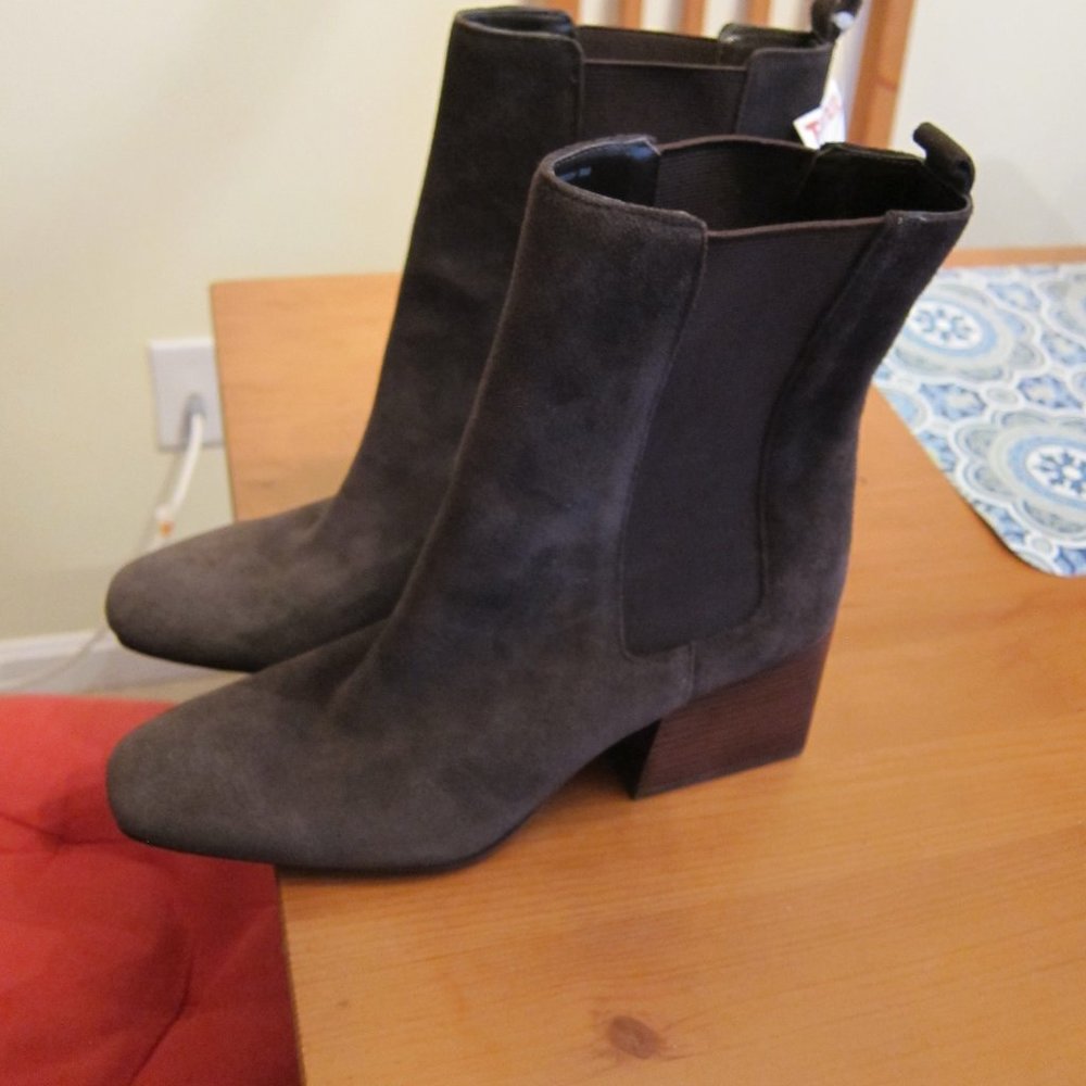 new BLONDO BROWN SUEDE BOOTS WITH FABRIC STRETCH super cute SIZE 9